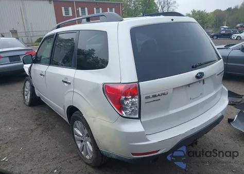2011 Subaru Forester 2.5X Premium z USA, uszkodzony, nr VIN JF2SHADCOBH715216